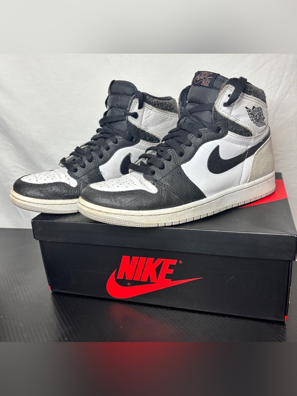 Jordan Air Jordan 1 Retro High OG in Black, White, coral